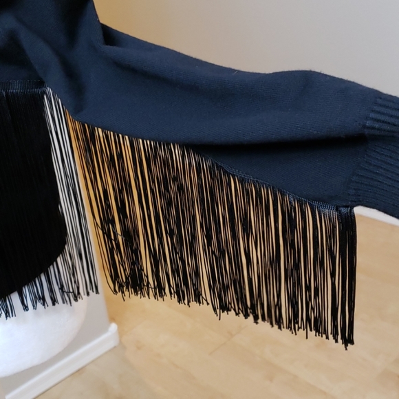 Zara Hoodie Sweater - Picture 4 of 6